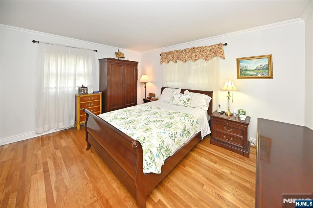 393 Gregory Road Paramus, NJ 07652 - Photo 17 of 29 Gallery Image 17
