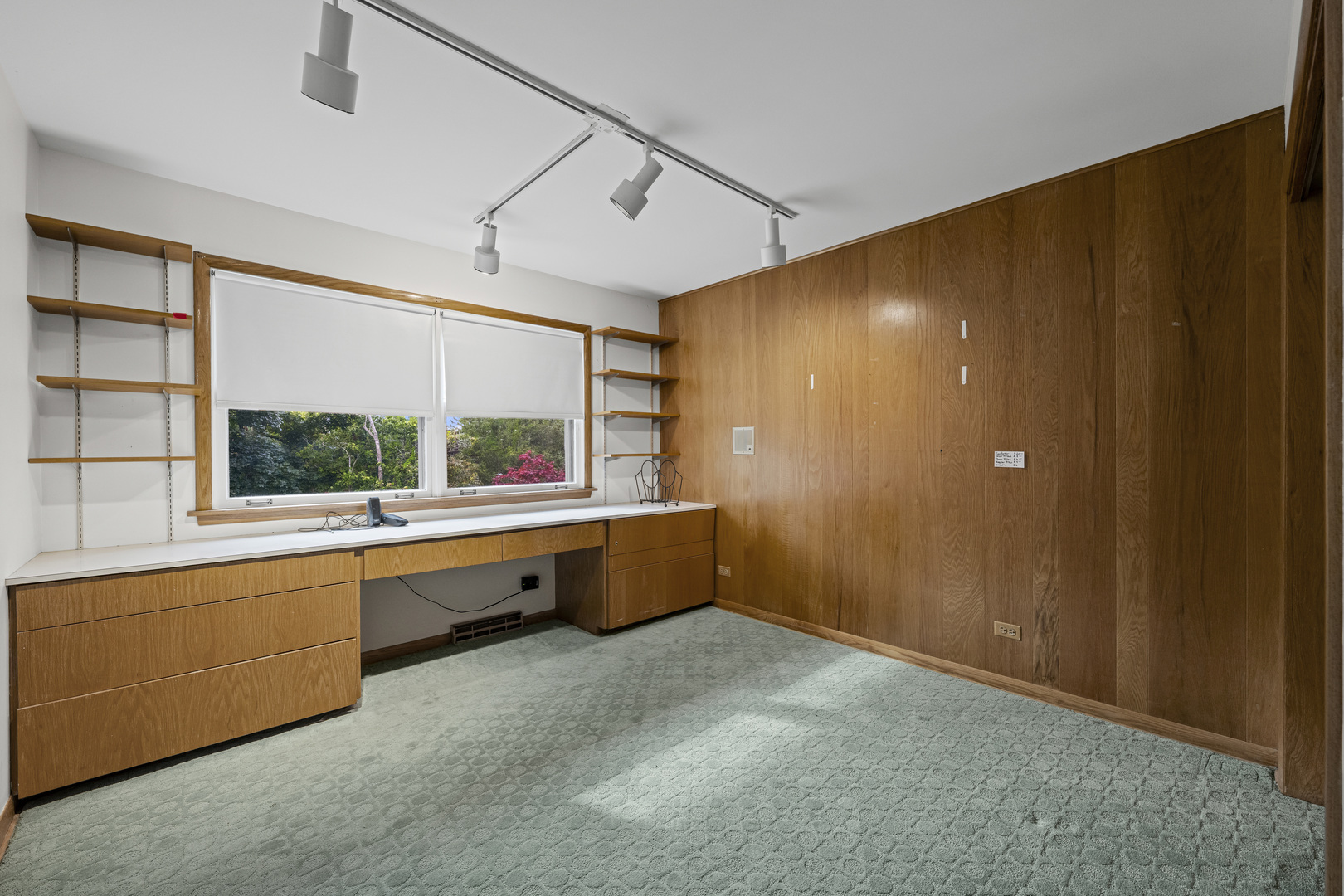 1125 Hohlfelder Road Glencoe, IL 60022 - Photo 13 of 25 a large white room with a large window