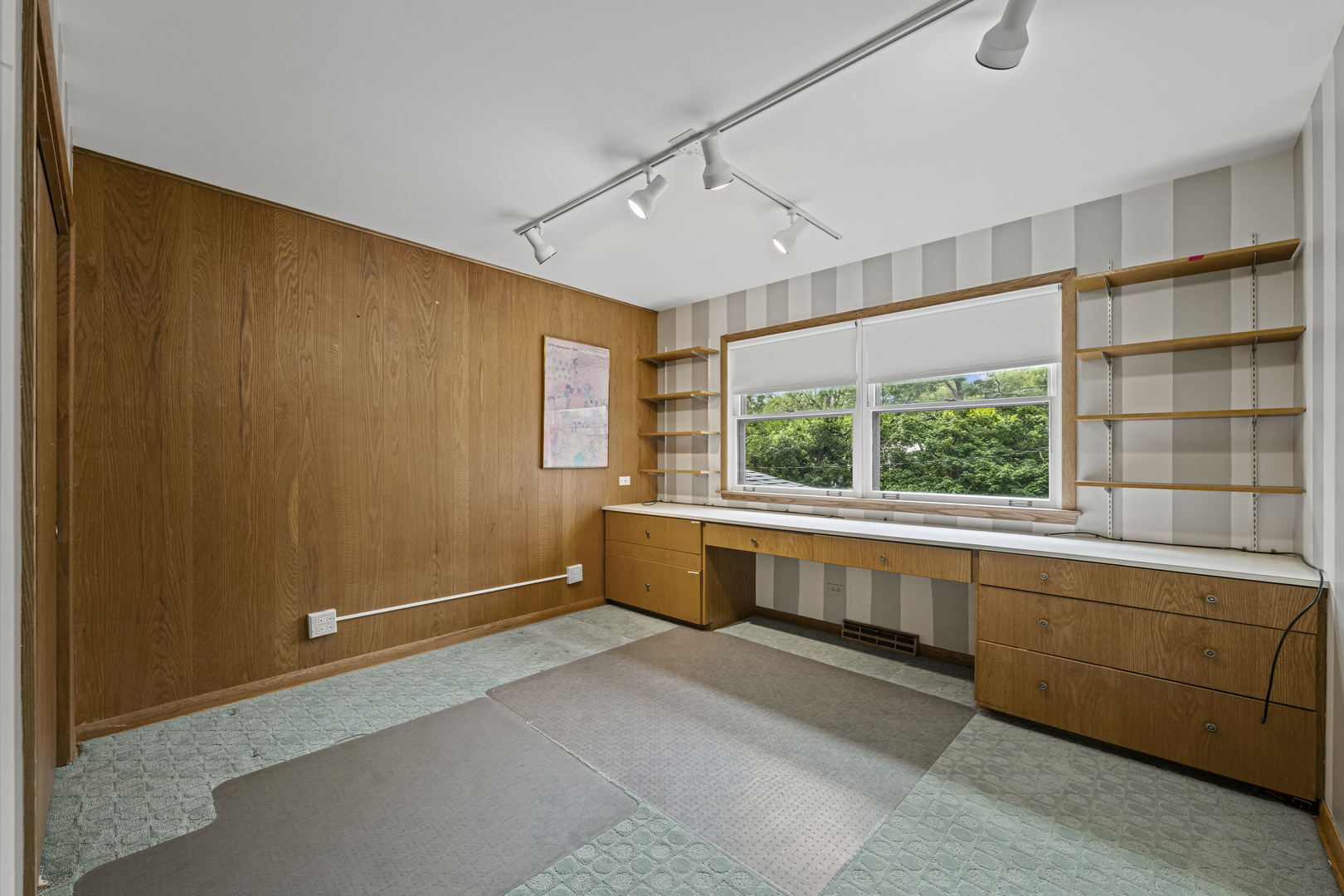 1125 Hohlfelder Road Glencoe, IL 60022 - Photo 14 of 25 a large white kitchen with a large window