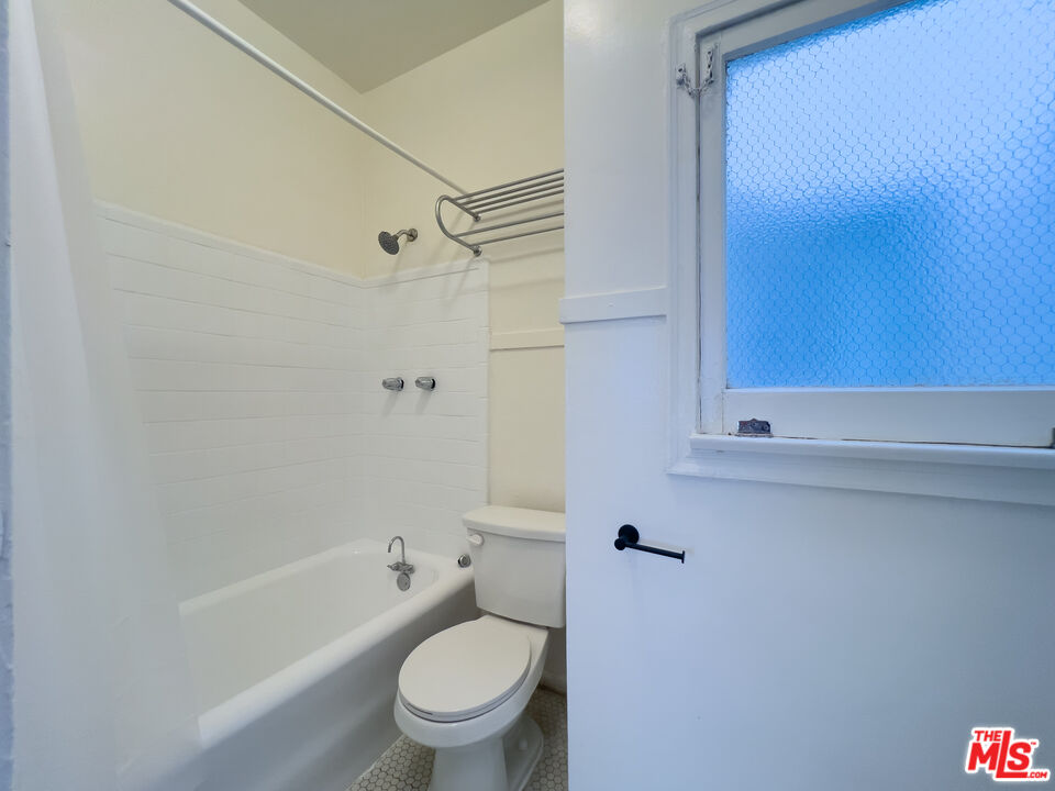 1532 Rosalia Road, Unit 3/4 Los Angeles, CA 90027 - Photo 14 of 17