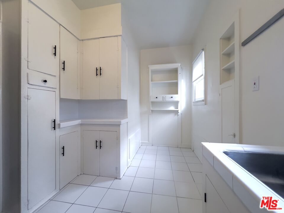 1532 Rosalia Road, Unit 3/4 Los Angeles, CA 90027 - Photo 8 of 17