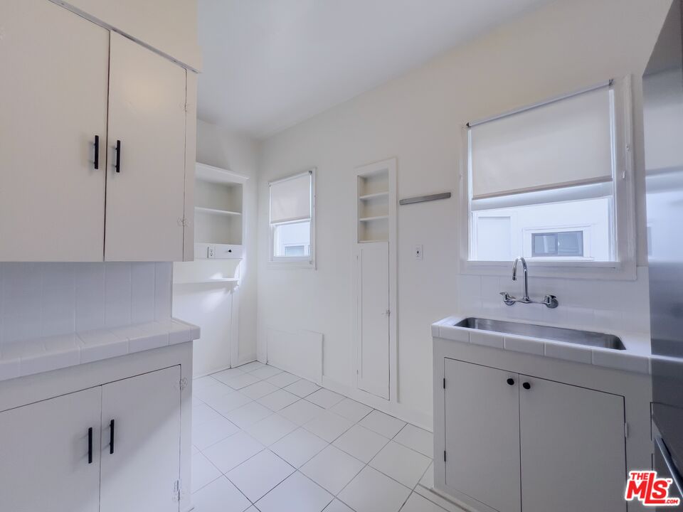 1532 Rosalia Road, Unit 3/4 Los Angeles, CA 90027 - Photo 10 of 17