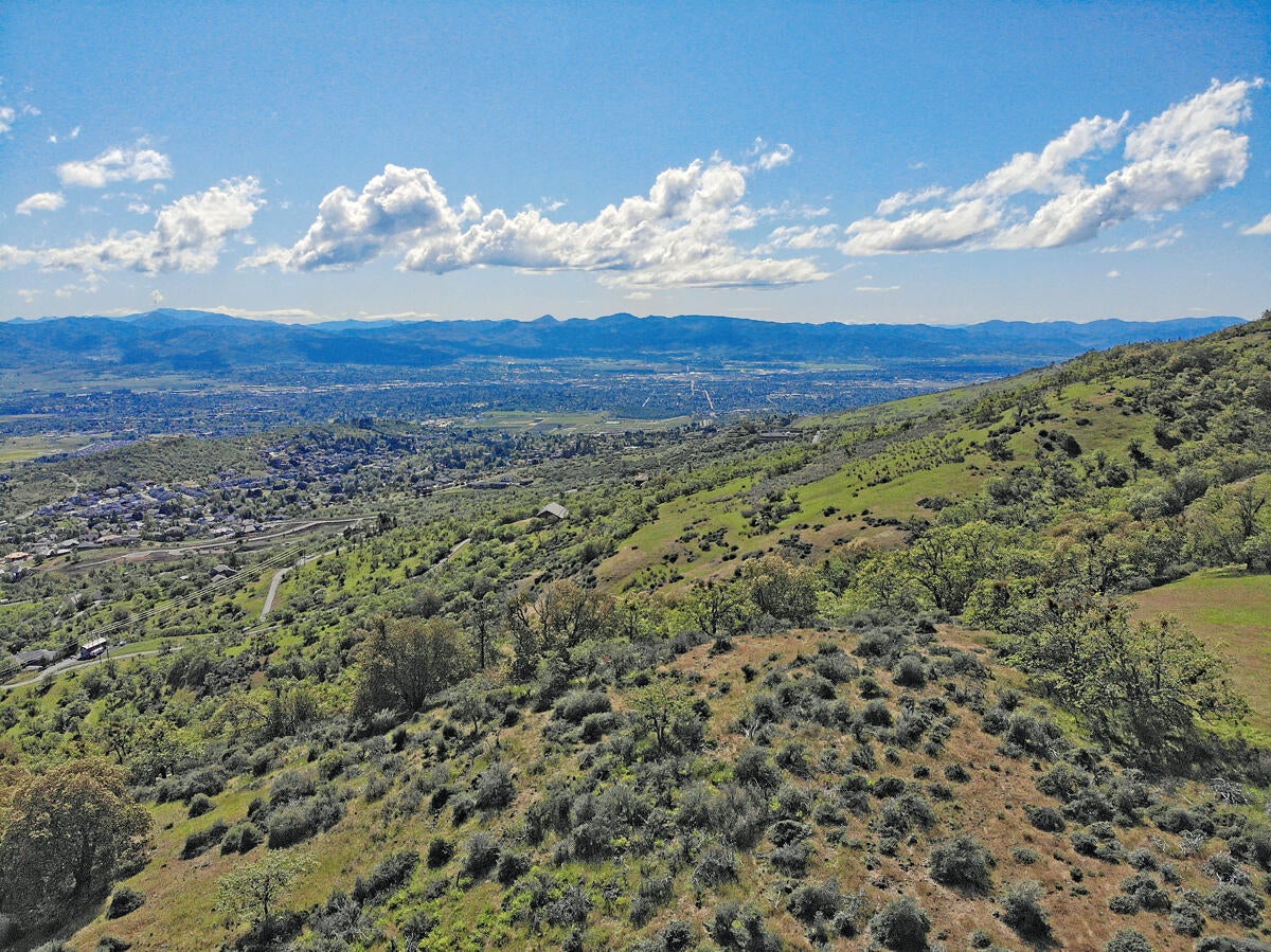 6095 Hillcrest Road Medford, OR 97504 - Photo 12 of 19 DJI_0618