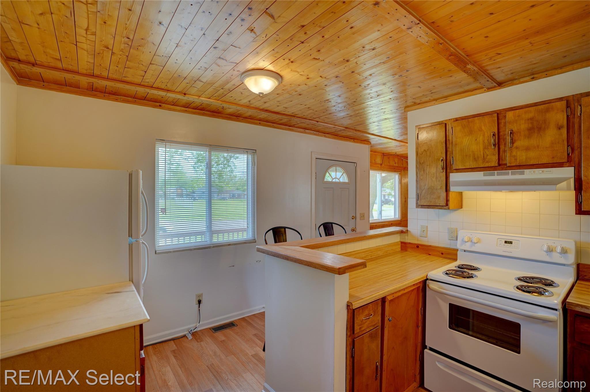 1477 East Judd Road Burton, MI 48529 - Photo 11 of 24 1477 E Judd Road 26.jpg