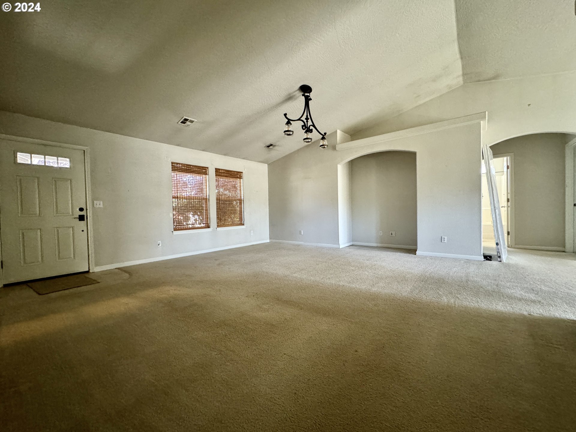 448 Gentry Loop Myrtle Creek, OR 97457 - Photo 3 of 23 Living Room