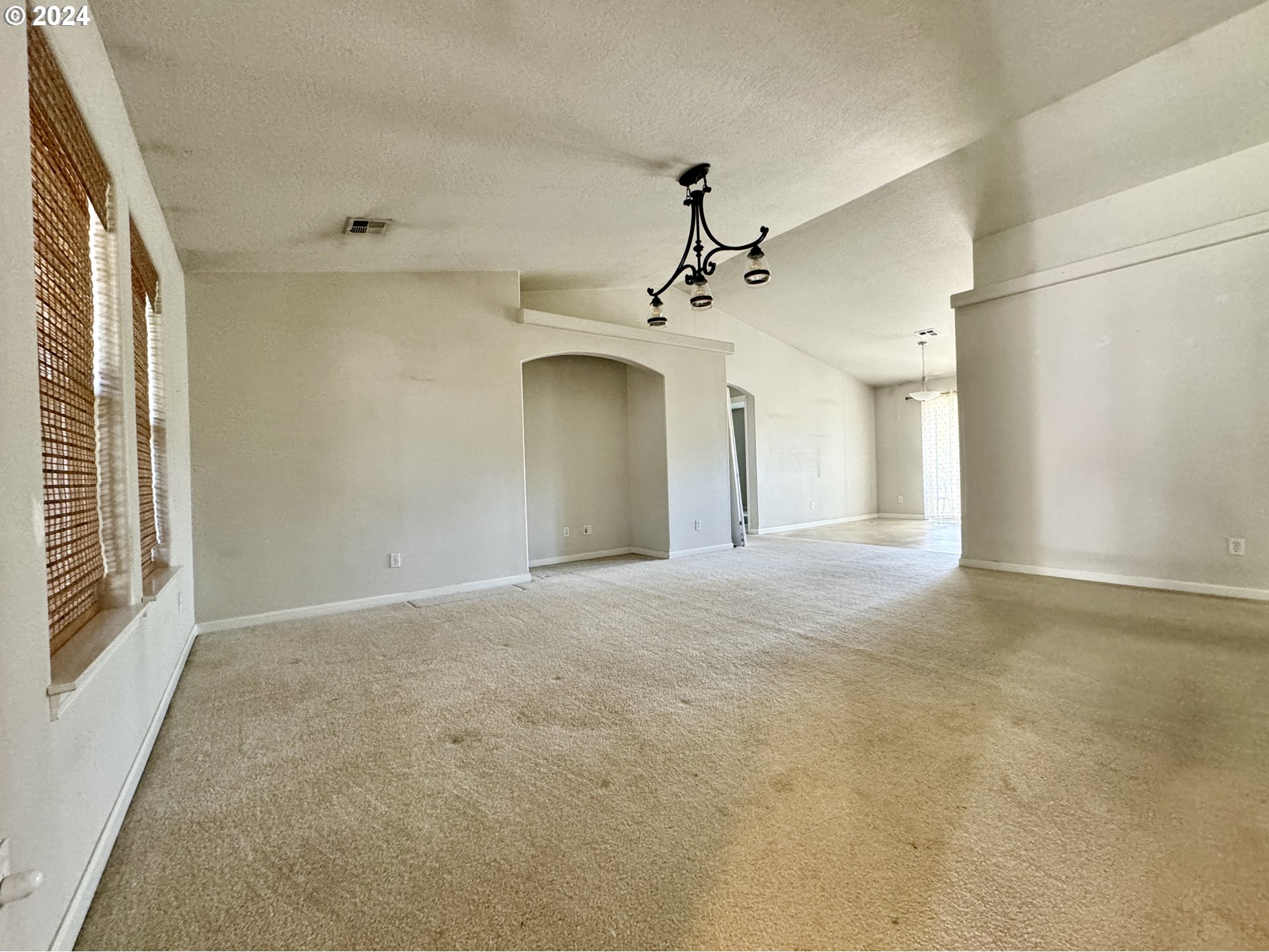 448 Gentry Loop Myrtle Creek, OR 97457 - Photo 4 of 23 Living Room