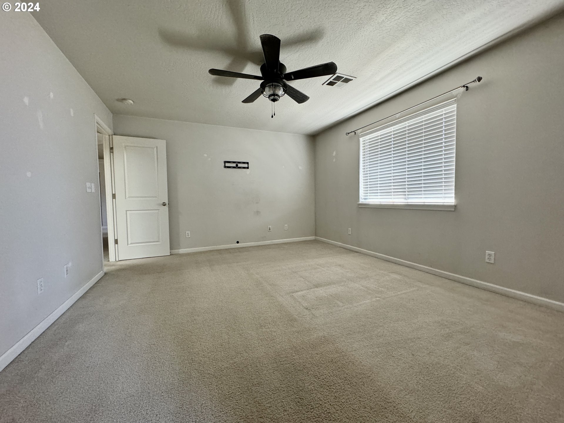 448 Gentry Loop Myrtle Creek, OR 97457 - Photo 6 of 23 Primary Bedroom