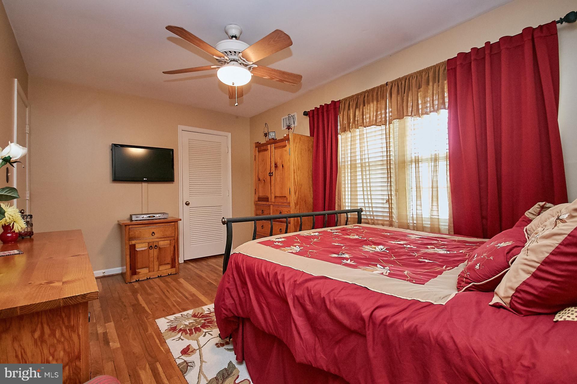 5959 Queenston Street Springfield, VA 22152 - Photo 15 of 30 Bedroom (Master)