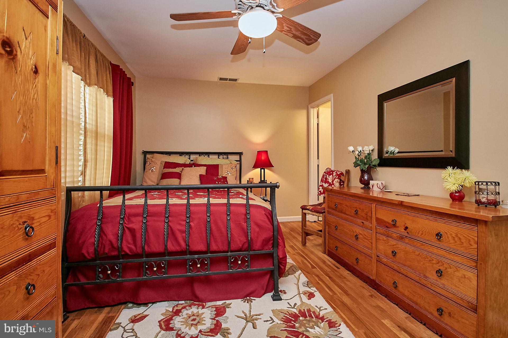 5959 Queenston Street Springfield, VA 22152 - Photo 16 of 30 With adjoining bath
