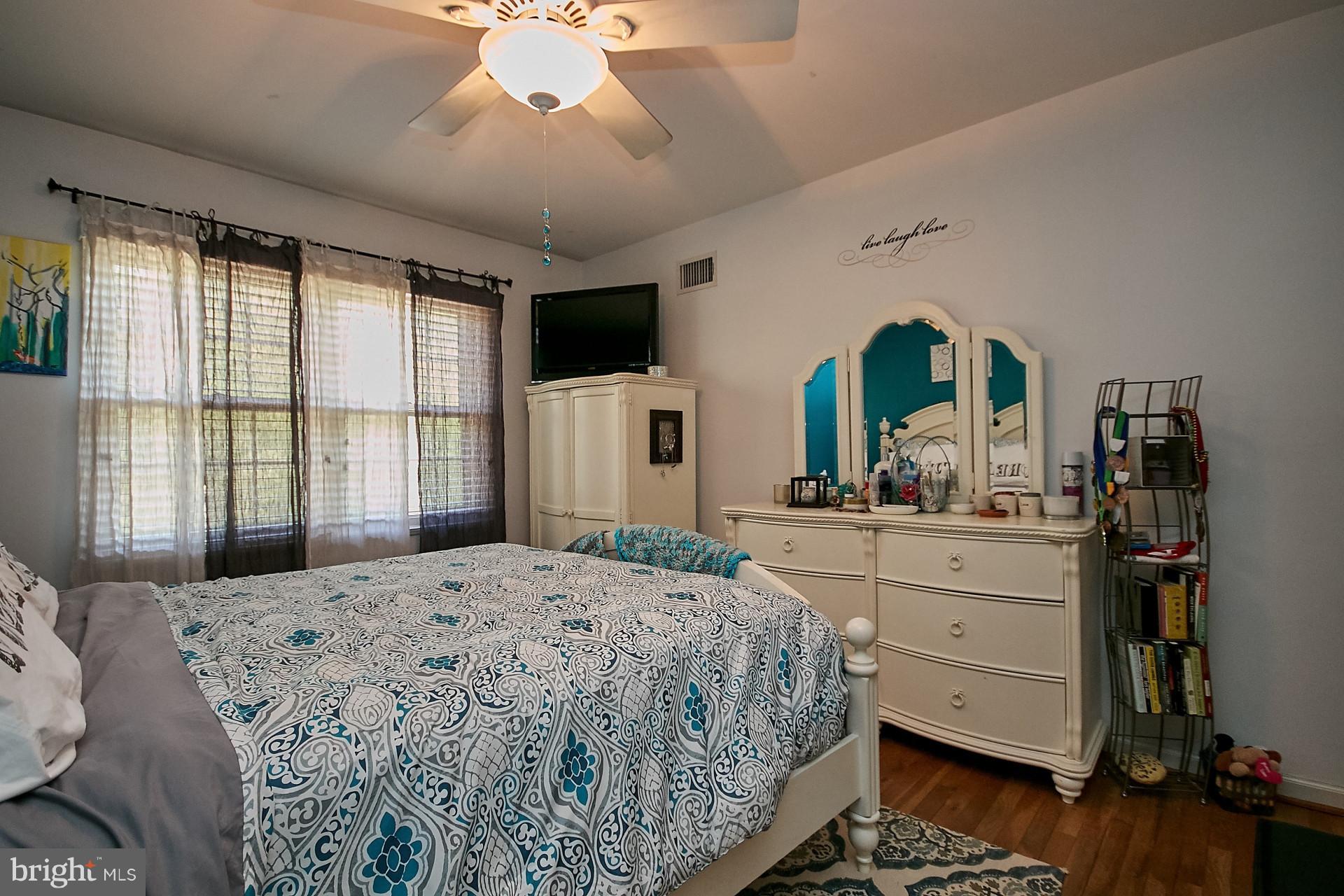 5959 Queenston Street Springfield, VA 22152 - Photo 19 of 30 Ceiling fan
