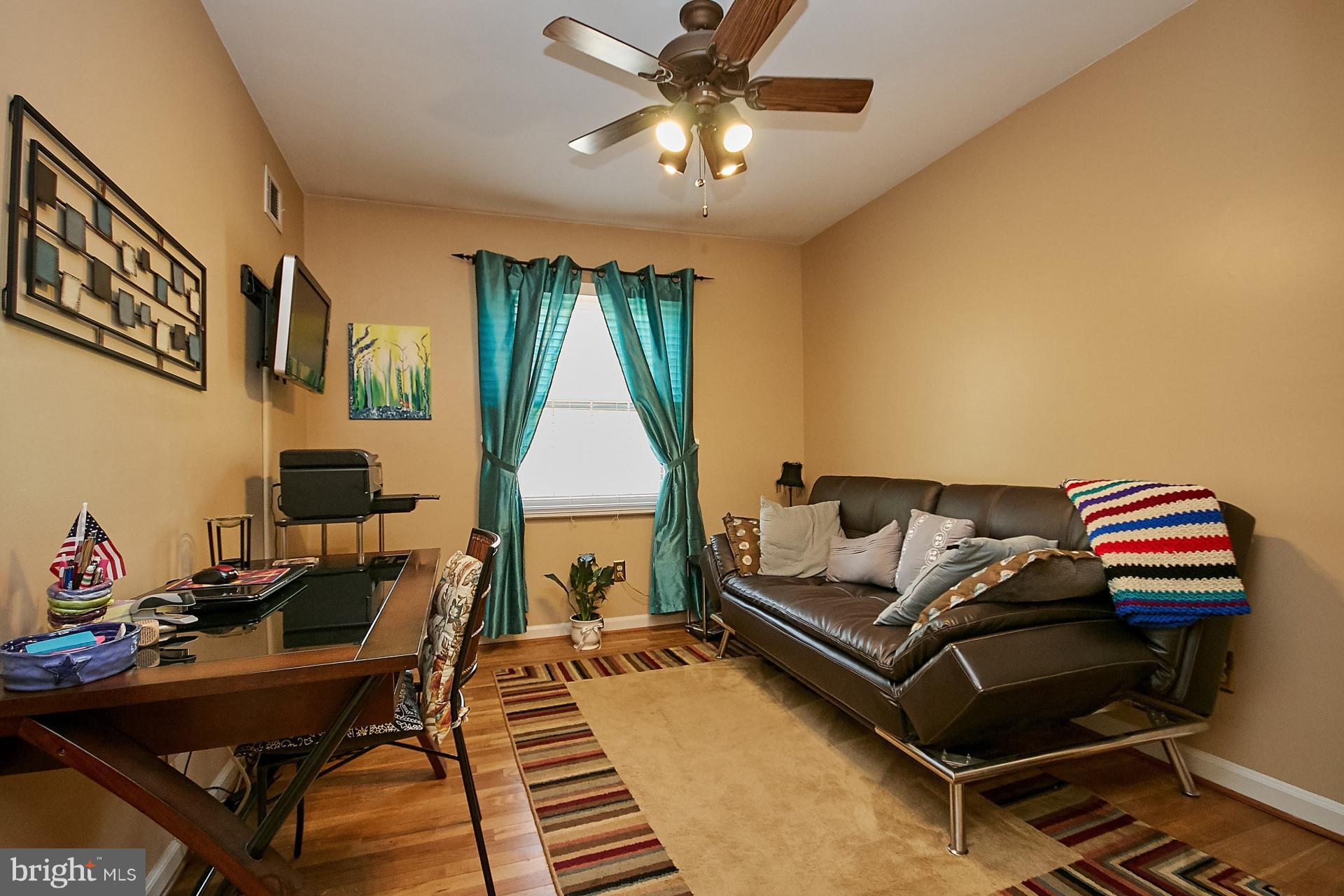5959 Queenston Street Springfield, VA 22152 - Photo 22 of 30 3rd upper level bedroom