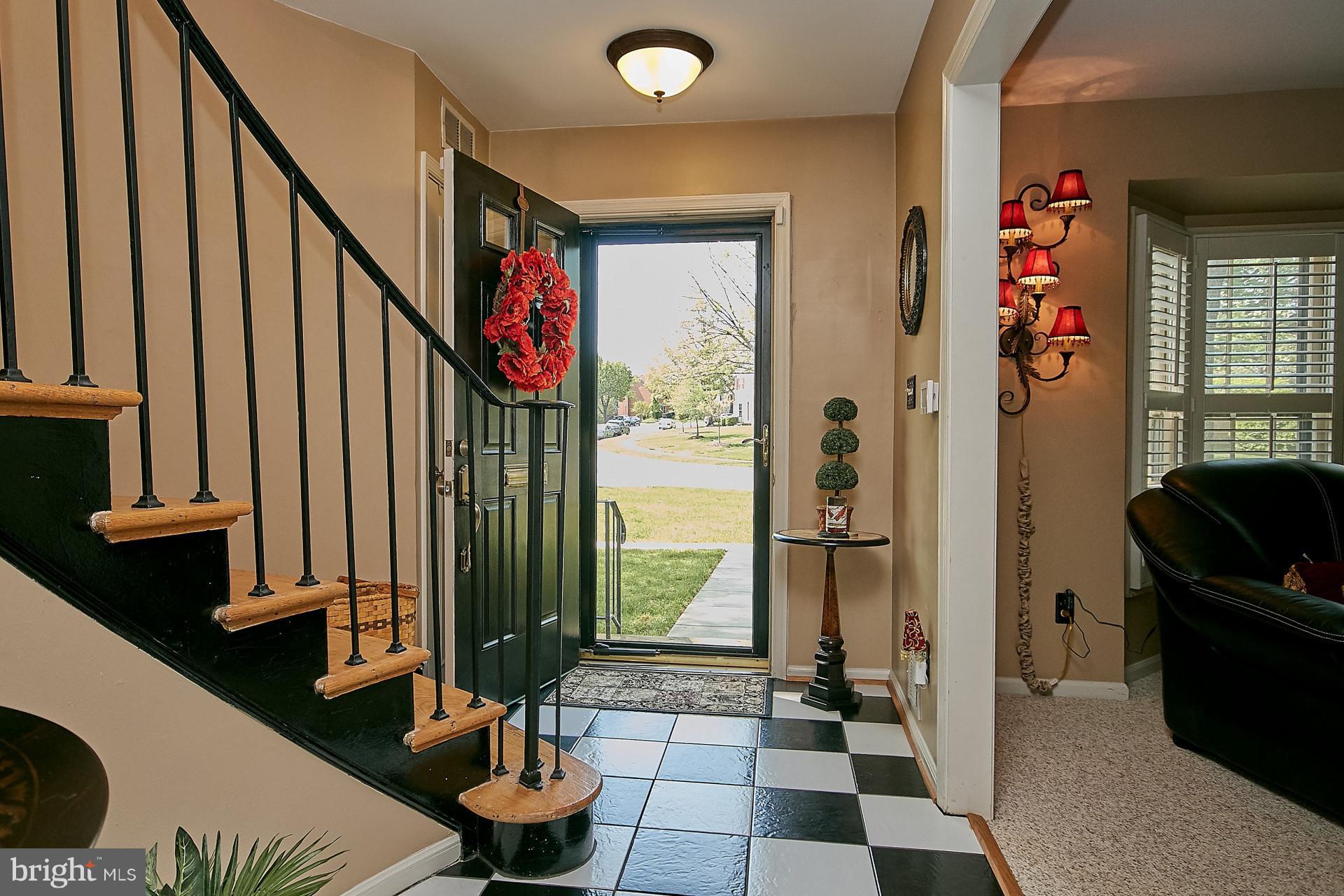 5959 Queenston Street Springfield, VA 22152 - Photo 4 of 30 Entry foyer