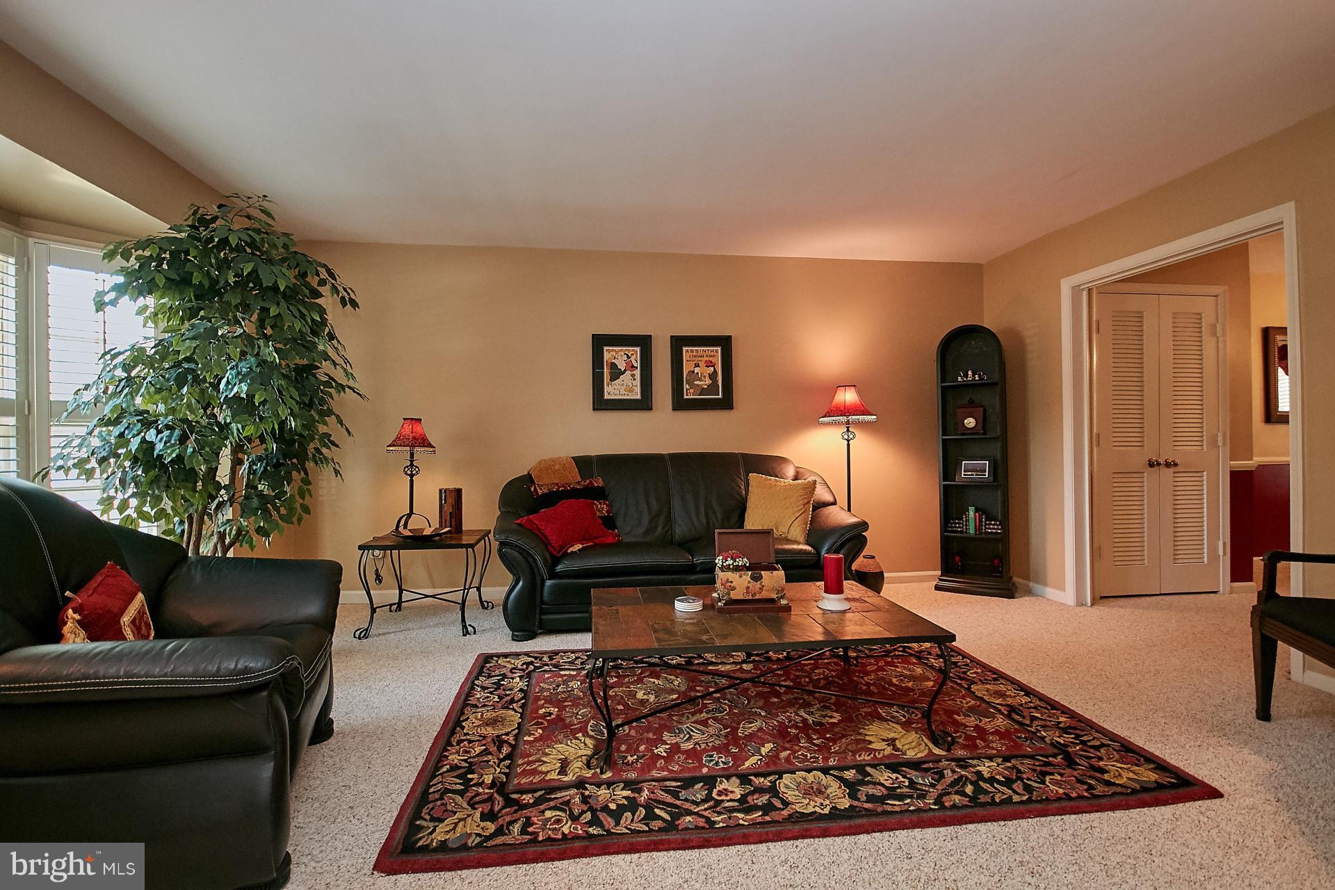5959 Queenston Street Springfield, VA 22152 - Photo 7 of 30 Living Room