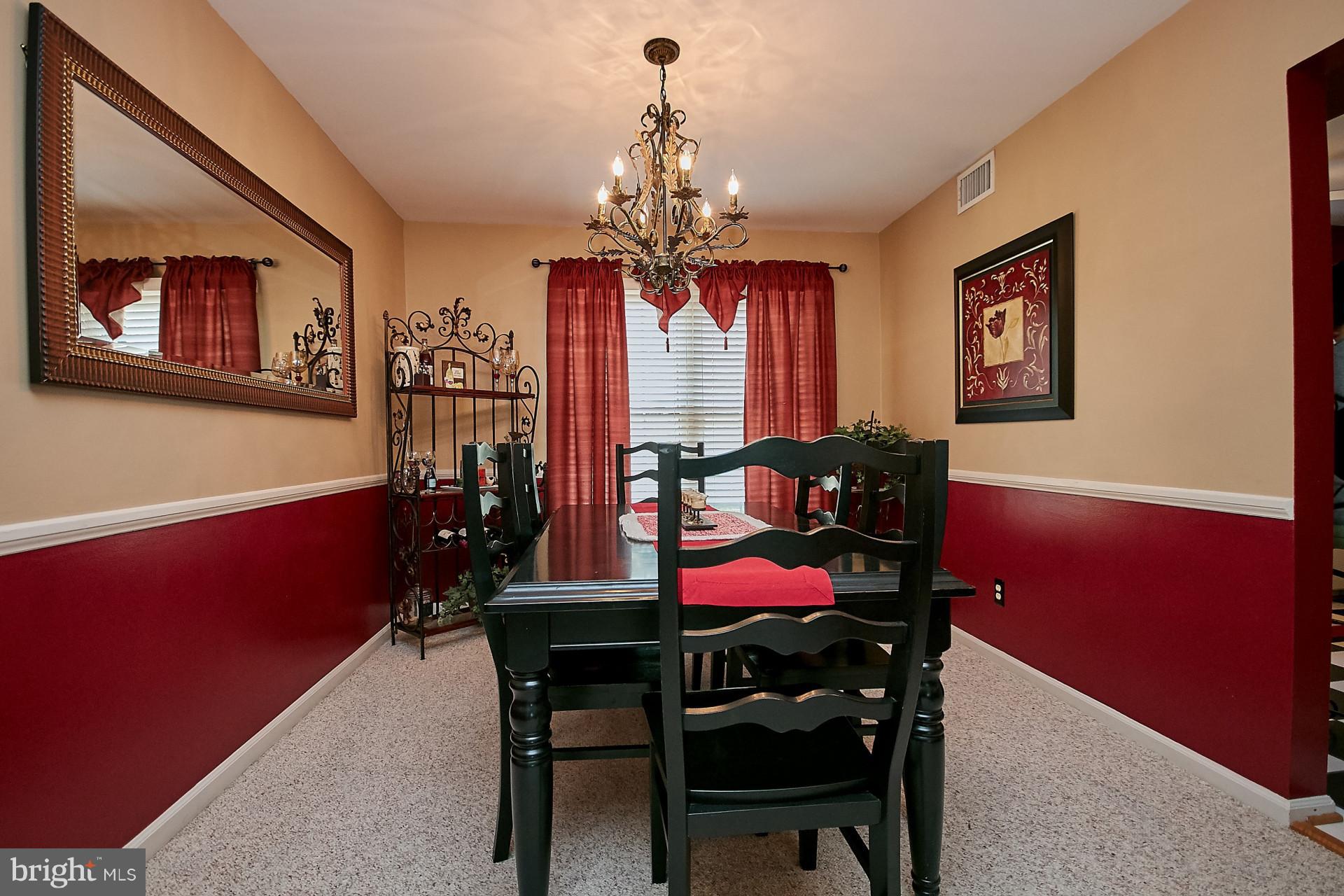 5959 Queenston Street Springfield, VA 22152 - Photo 8 of 30 Chair rail