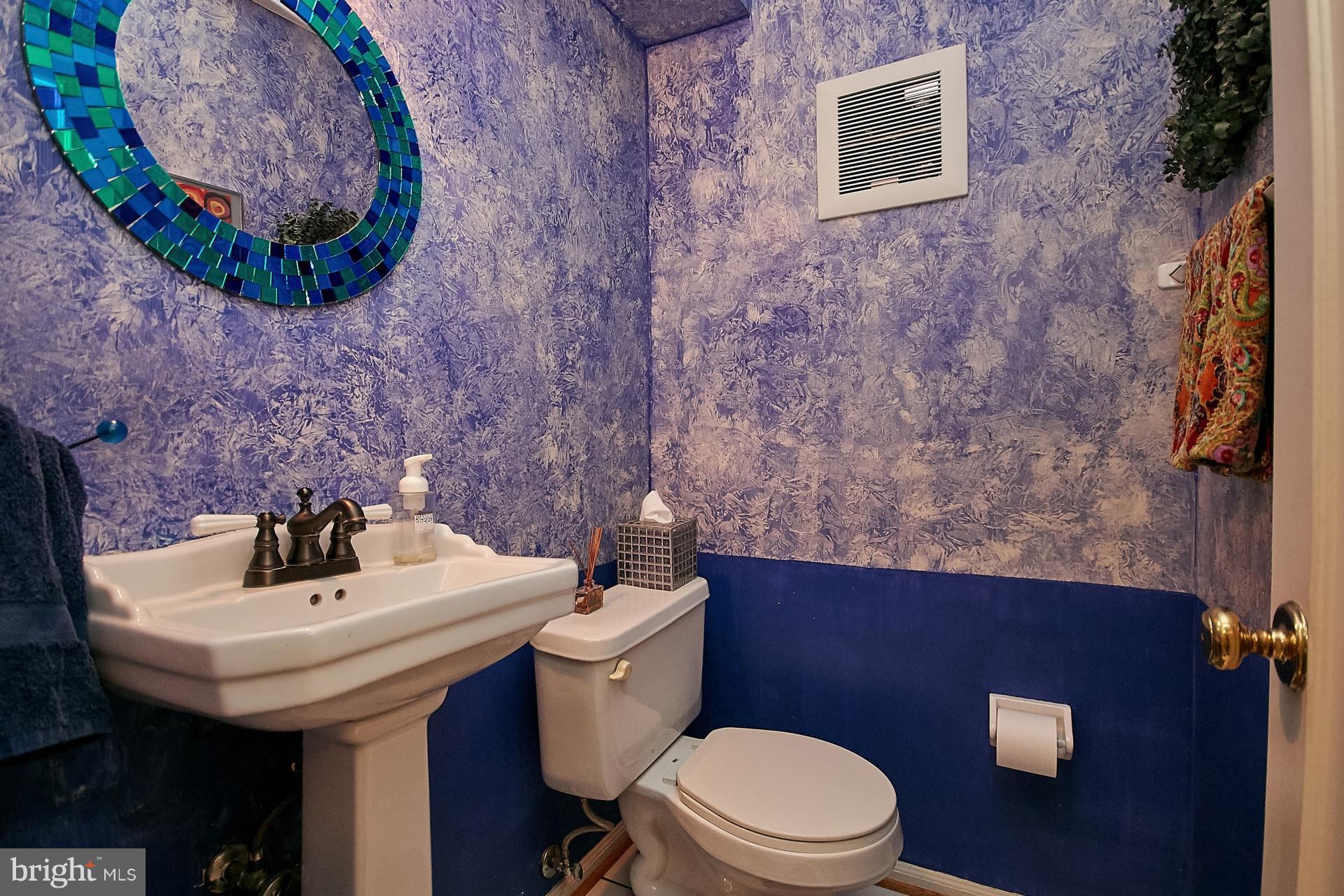 5959 Queenston Street Springfield, VA 22152 - Photo 10 of 30 Main level powder room
