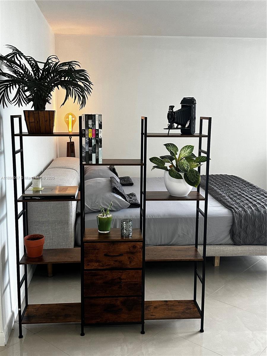 1200 West Avenue, Unit 914 Miami Beach, FL 33139 - Photo 13 of 38 a bedroom with a bed and lamp