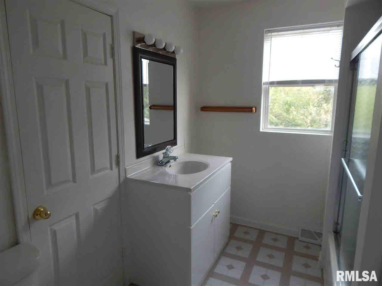3007 Indian Road Davenport, IA 52802 - Photo 6 of 9 Gallery Image 6