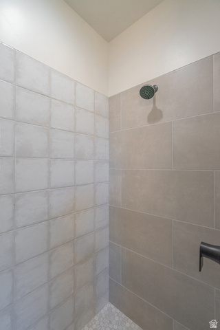 2972 West 570 North Hurricane, UT 84737 - Photo 57 of 104 Bathroom featuring tiled shower