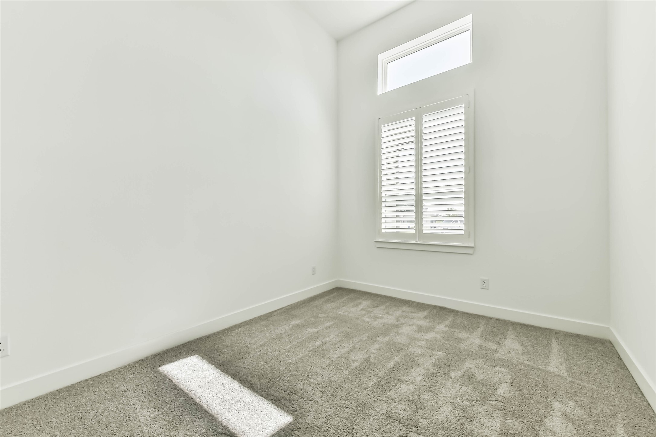 1612 Dayton Rdg Circle Friendswood, TX 77546 - Photo 16 of 50 Downstairs bedroom