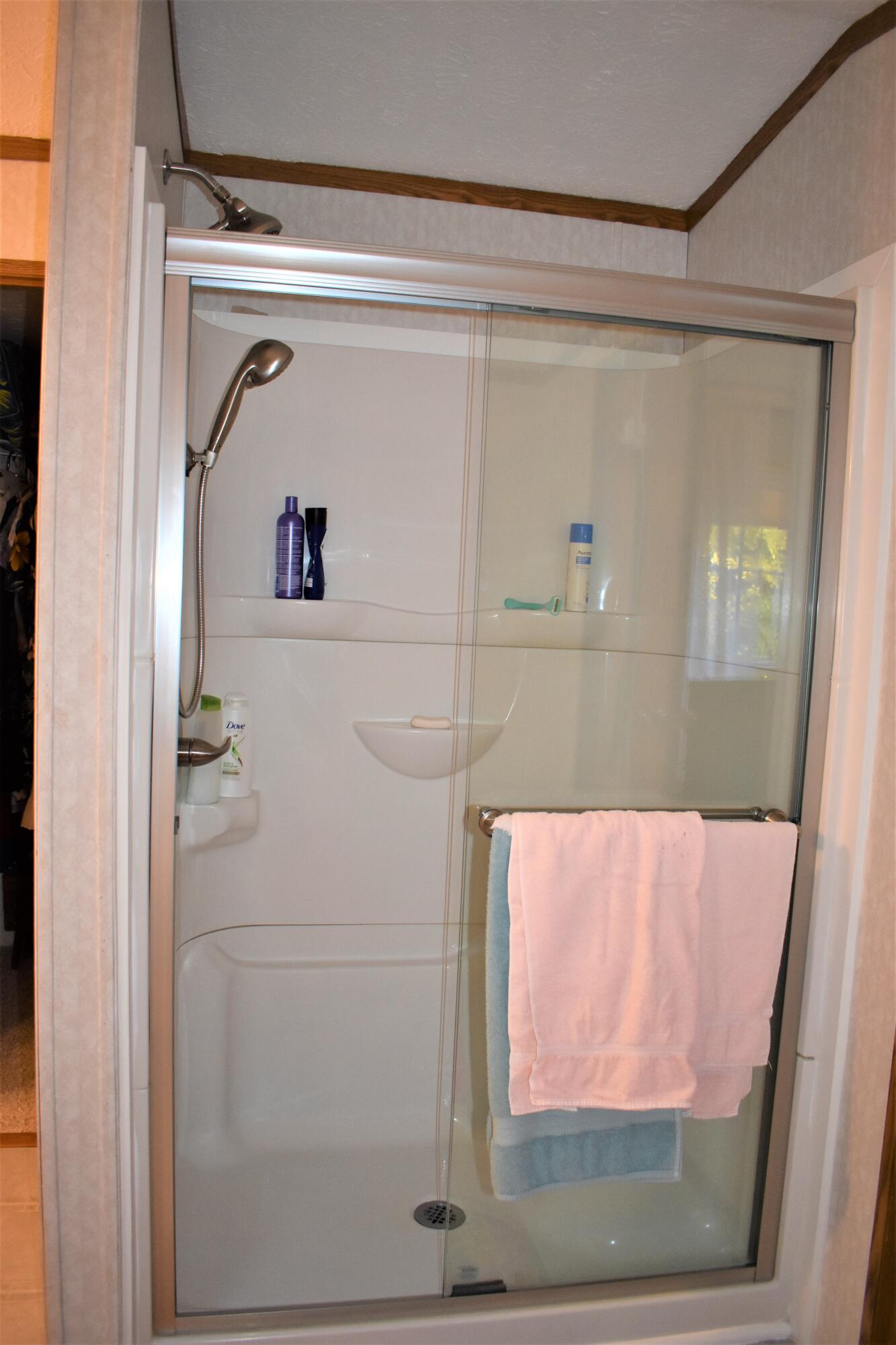 43 Chadbourne Road Lewiston, ME 04240 - Photo 13 of 26 Full shower