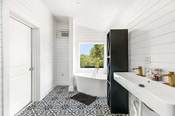 $789,000 | 1534 Pasture Spring Road, Harper, TX 78631