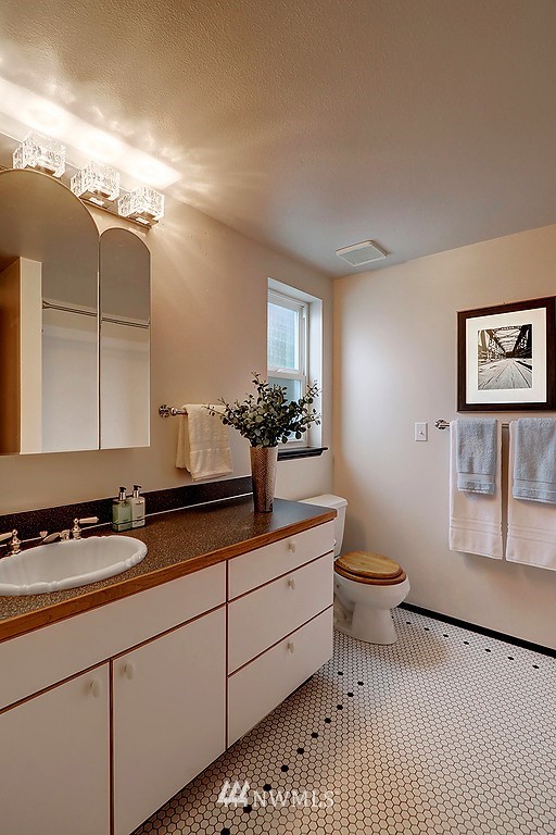 10358 Riviera Place Northeast Seattle, WA 98125 - Photo 13 of 25 Gallery Image 13