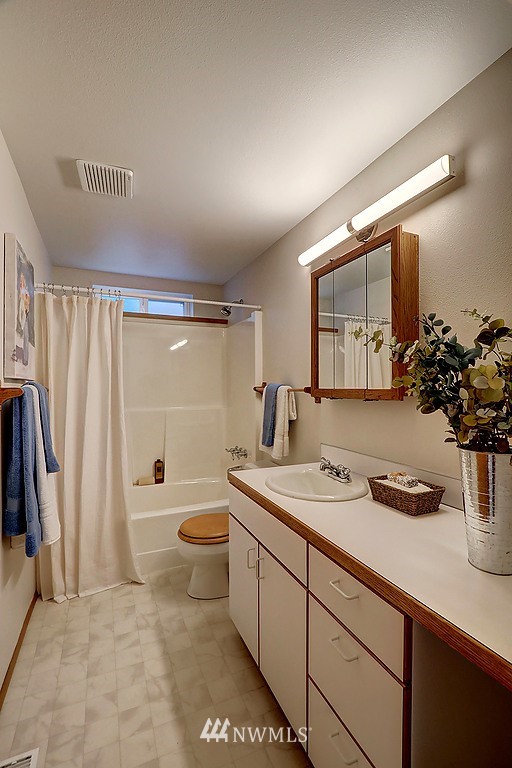 10358 Riviera Place Northeast Seattle, WA 98125 - Photo 18 of 25 Gallery Image 18