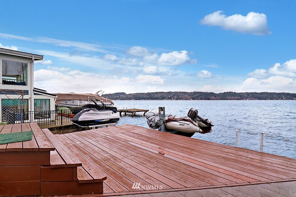 10358 Riviera Place Northeast Seattle, WA 98125 - Photo 19 of 25 Gallery Image 19