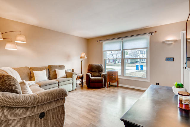 2310 Gettysburg Drive Aurora, IL 60506 - Photo 2 of 11