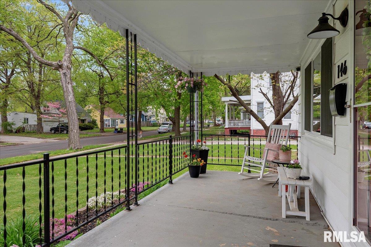 146 North Douglas Avenue Springfield, IL 62702 - Photo 2 of 21 Gallery Image 2