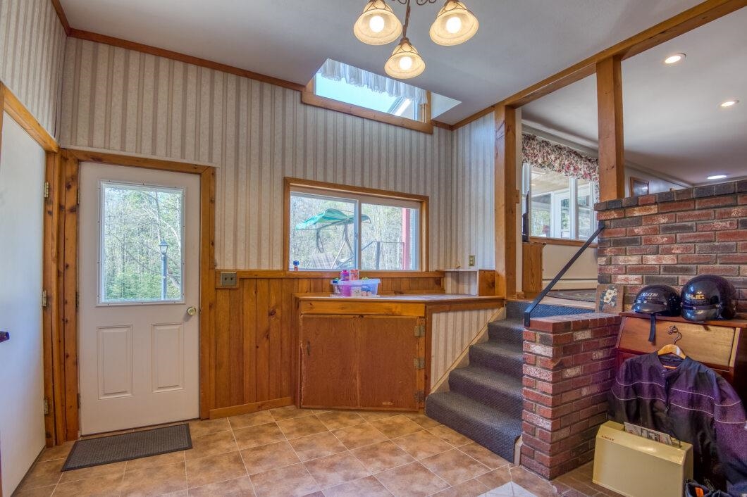 173 Parker Road Whitefield, NH 03598 - Photo 7 of 38
