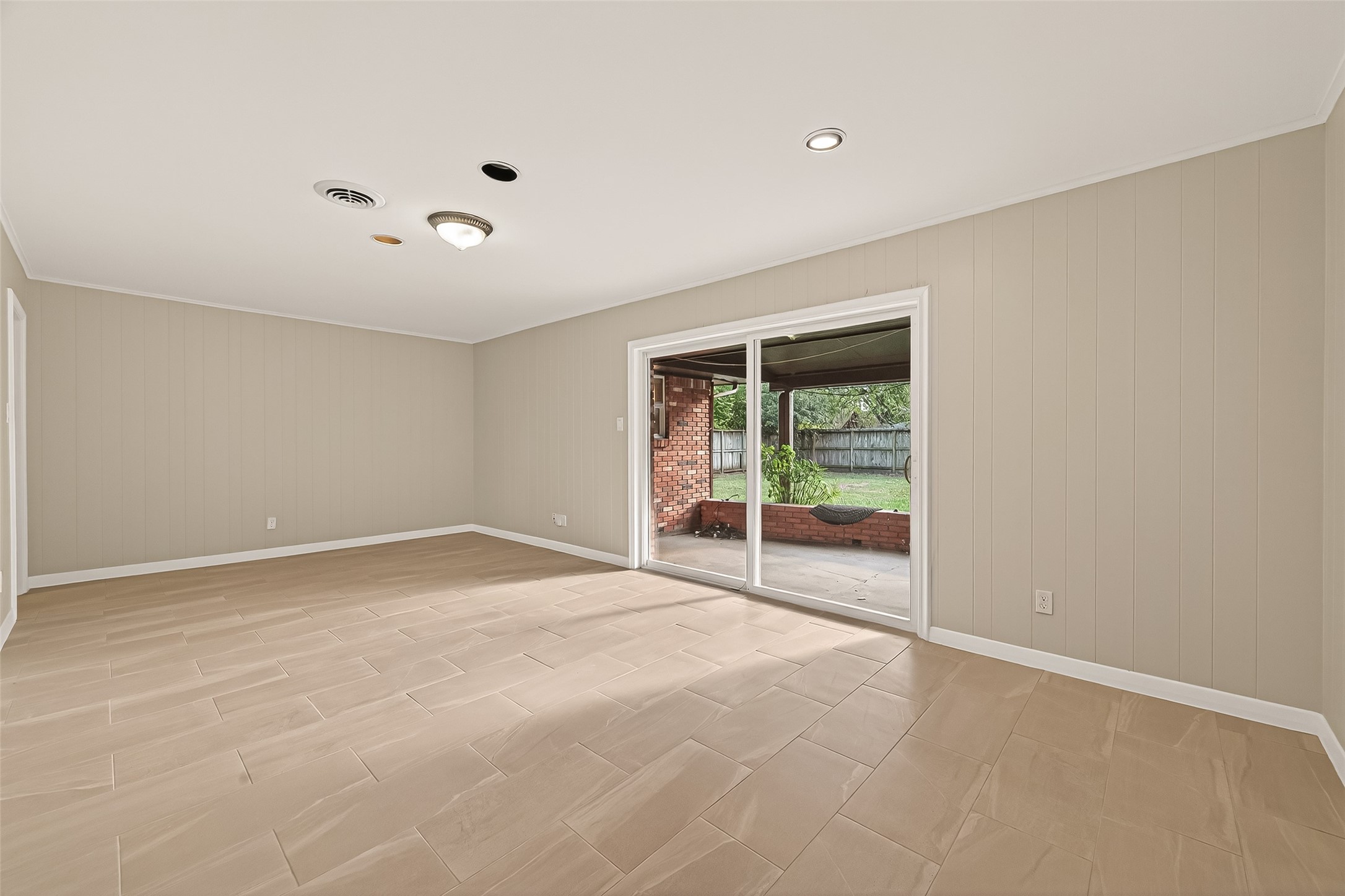 5211 Hummingbird Street Houston, TX 77035 - Photo 13 of 48 a view of an empty room with a window