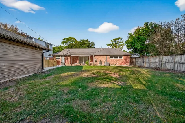 a view of a house with a backyard