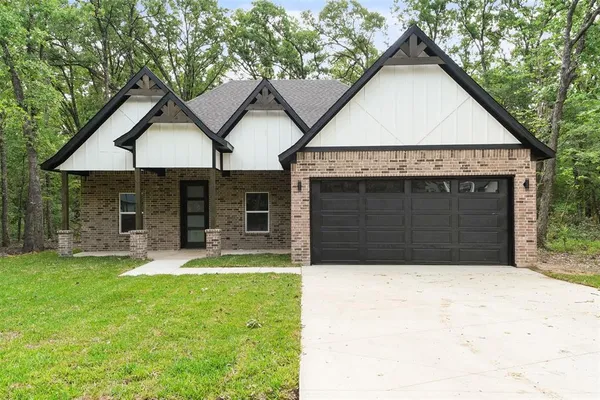 $314,900 | 216 East Beachwood Loop, Trinidad, TX 75163