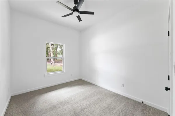 $314,900 | 216 East Beachwood Loop, Trinidad, TX 75163