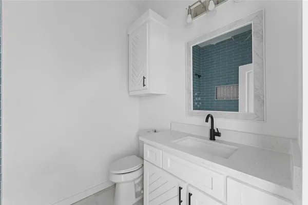 $314,900 | 216 East Beachwood Loop, Trinidad, TX 75163