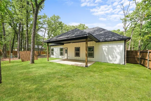 $314,900 | 216 East Beachwood Loop, Trinidad, TX 75163