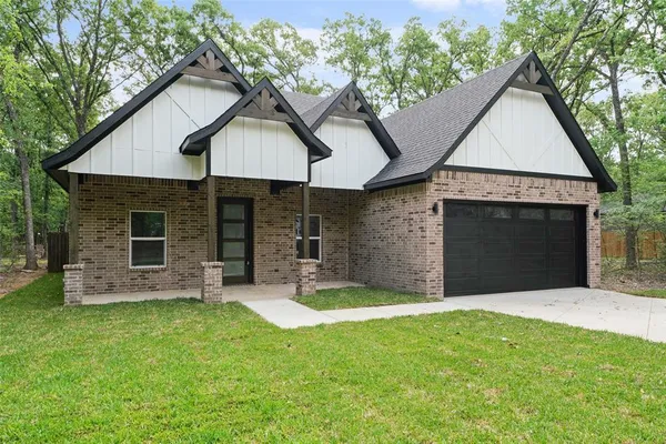 $314,900 | 216 East Beachwood Loop, Trinidad, TX 75163