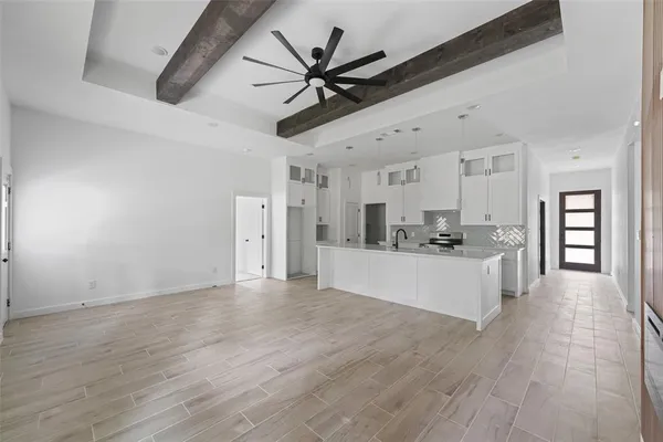 $314,900 | 216 East Beachwood Loop, Trinidad, TX 75163