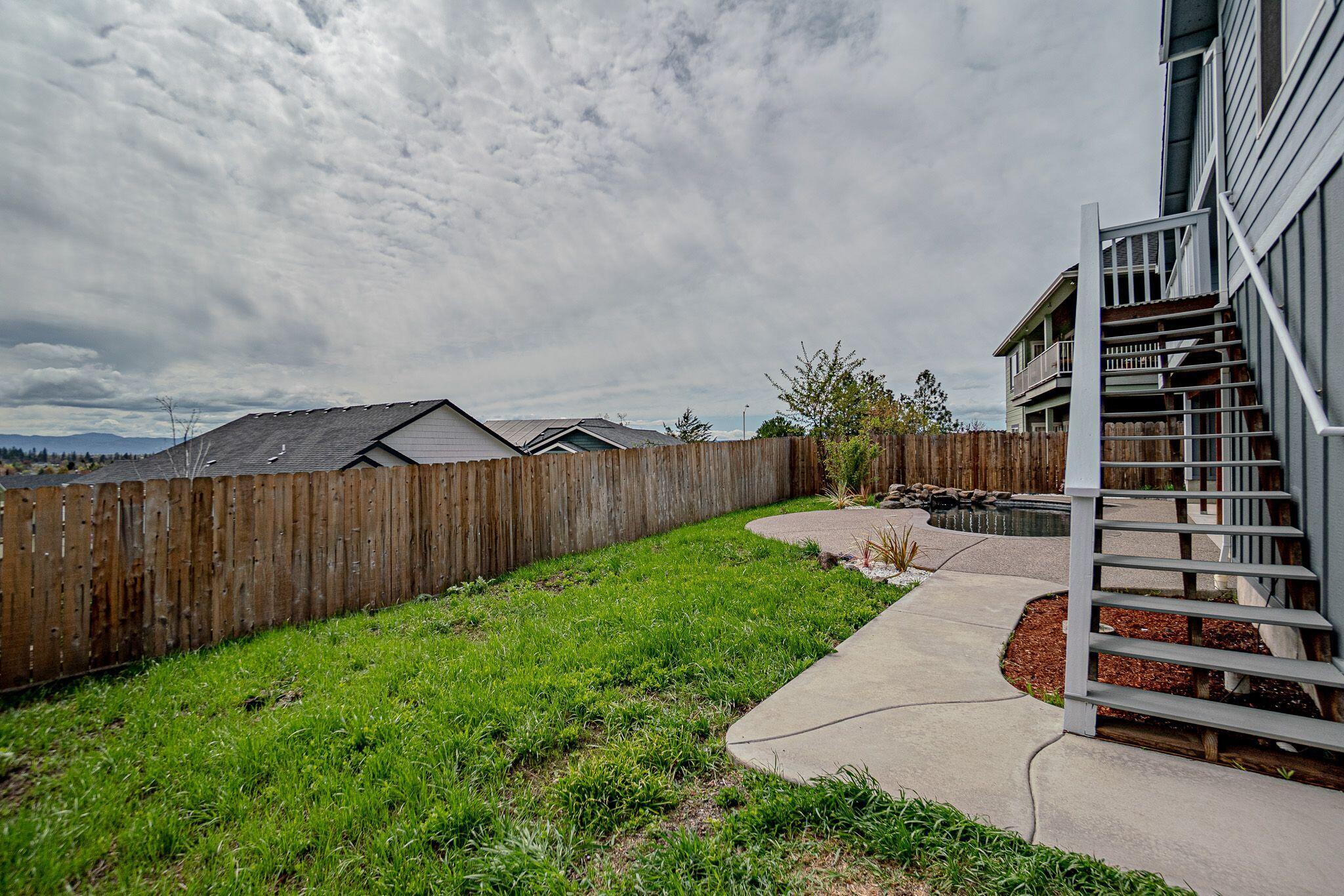 1020 Azure Way Eagle Point, OR 97524 - Photo 43 of 51 MYZpmZoA