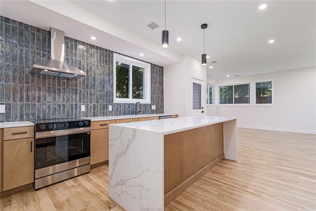 12 Daggett Court, Unit 1 Providence, RI 02906 - Photo 13 of 46