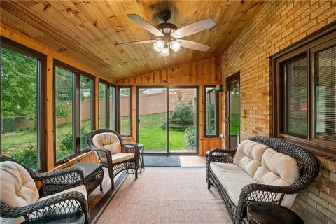 a view of a house with backyard and garden