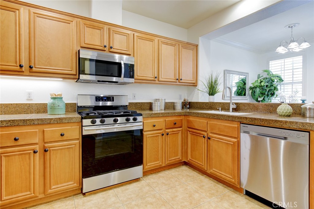 47 Strawflower Street Ladera Ranch, CA 92694 - Photo 10 of 46