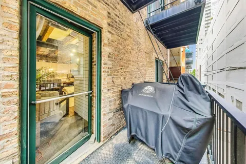 $470,000 | 420 West Ontario Street, Unit 209, Chicago, IL 60654