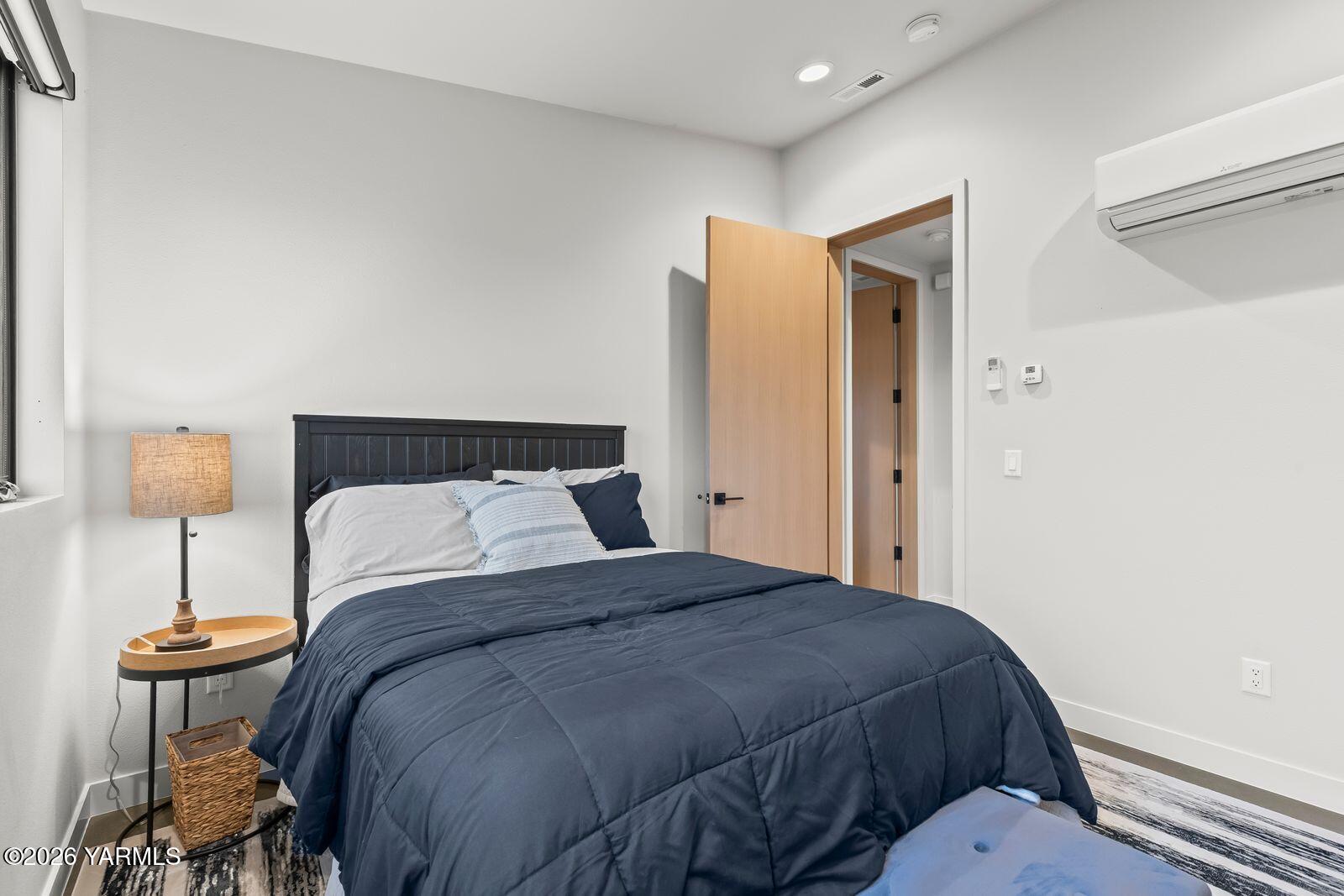 13990 Marble Road Yakima, WA 98908 - Photo 42 of 60 a bedroom with a bed and a lamp