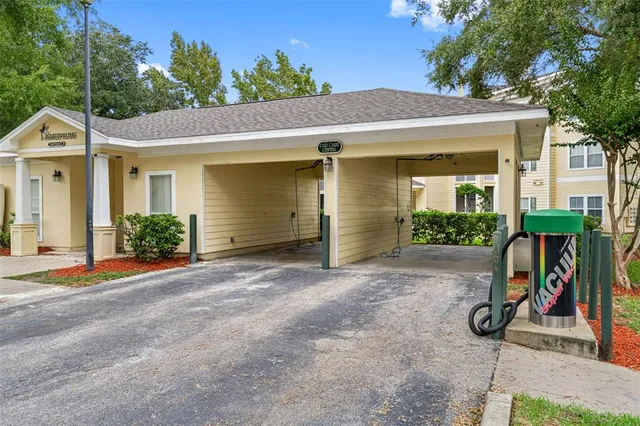 a view of a entrance gate of the house