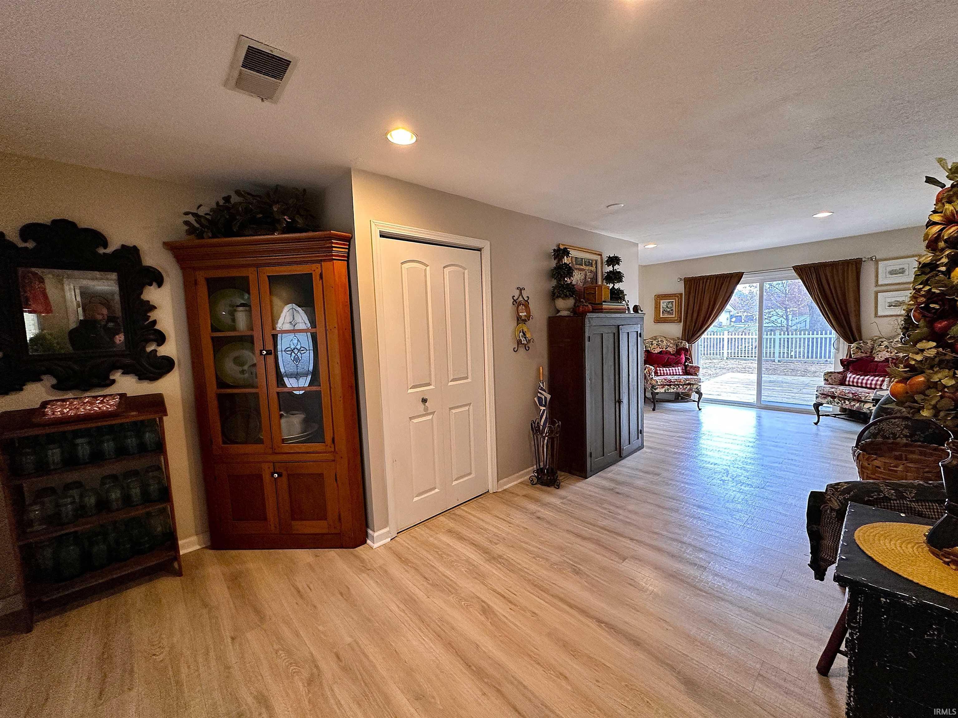 11044 North Landing Road Monticello, IN 47960 - Photo 3 of 32