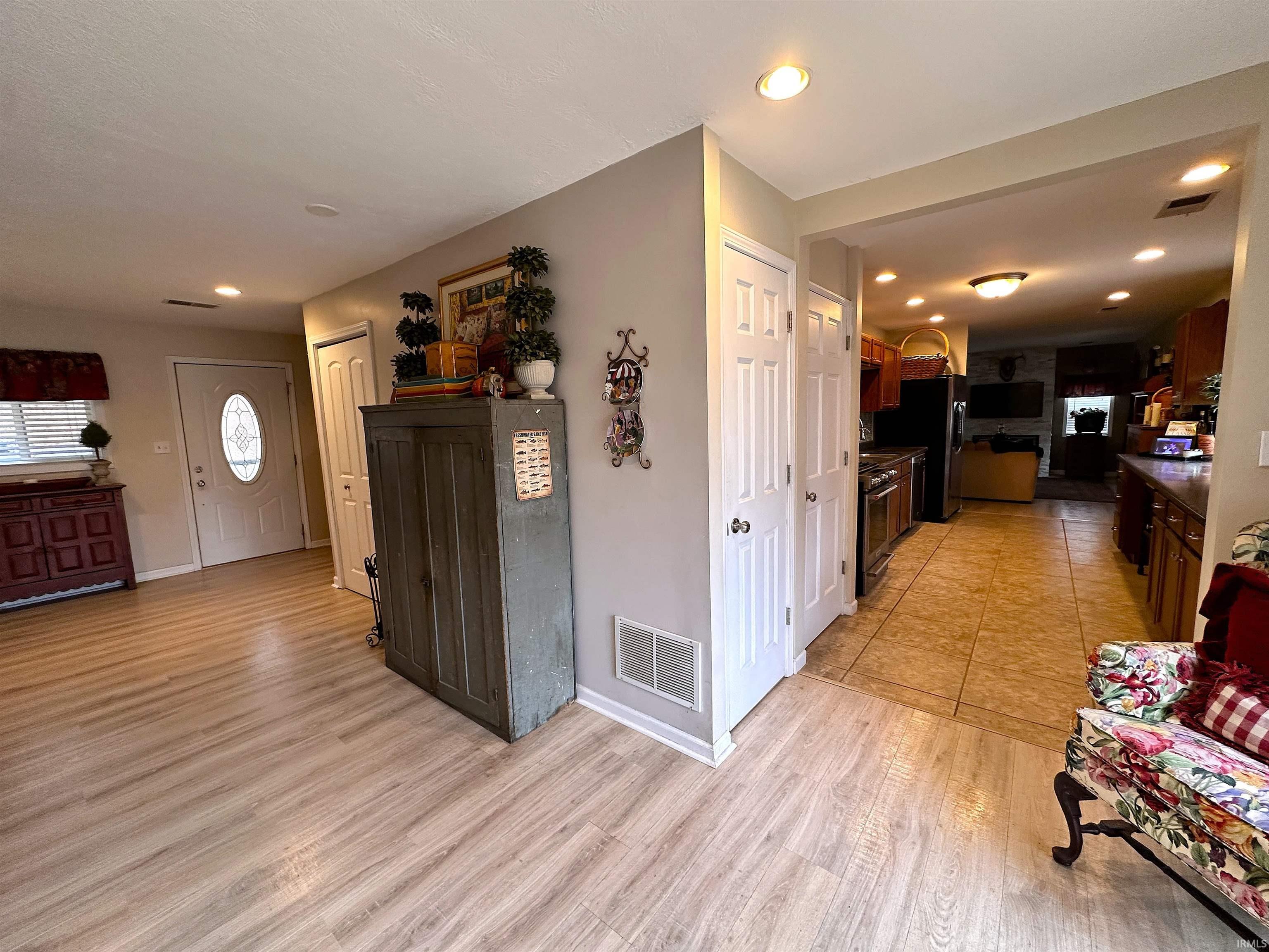 11044 North Landing Road Monticello, IN 47960 - Photo 4 of 32