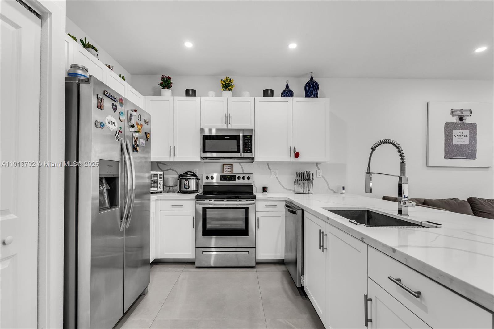 14782 Southwest 181st Terrace Miami, FL 33187 - Photo 11 of 49