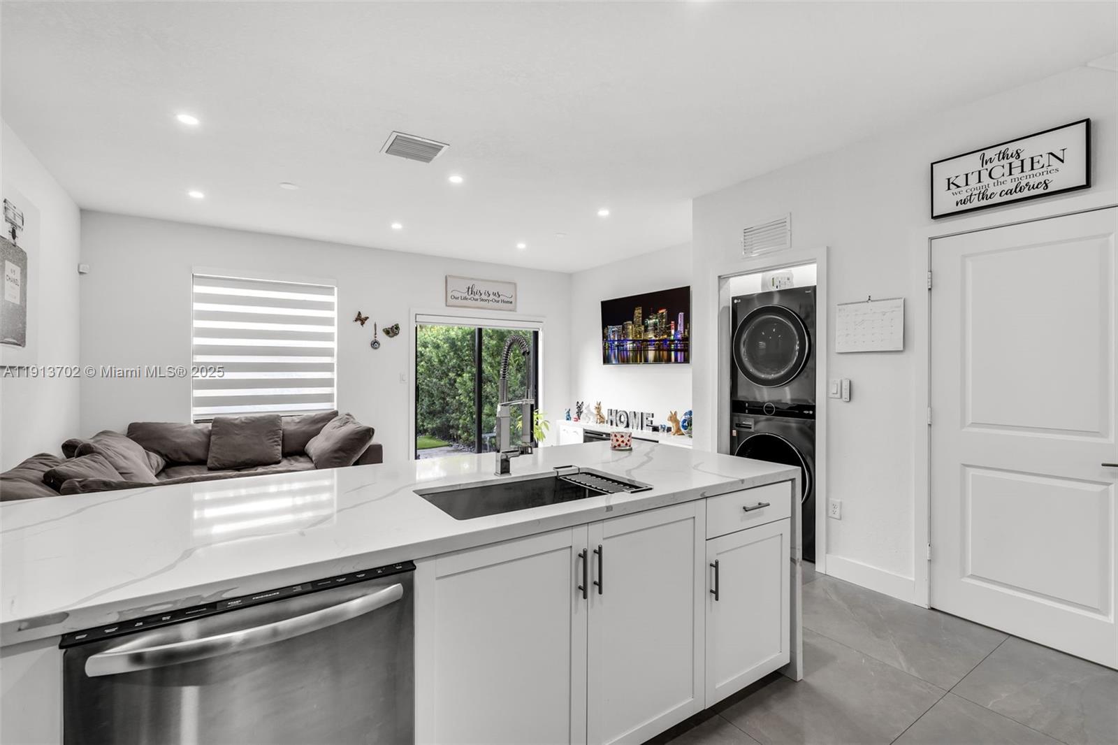 14782 Southwest 181st Terrace Miami, FL 33187 - Photo 12 of 49